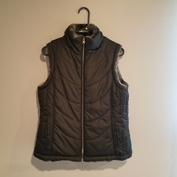 Reversible Faux Fur Vest - Picture 7 of 8